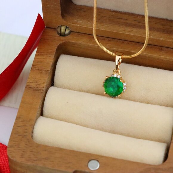 "Round Green Gemstone Pendant in Rose Gold – Elegant & Versatile, XPPT1325 - Picture 5 of 13